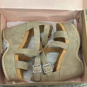 Women's Tan Wedge Sandals